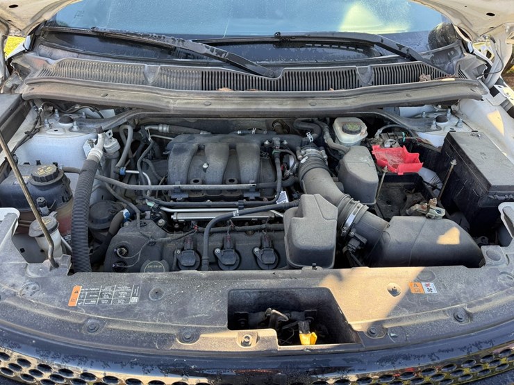 2015-ford-explorer-image-15