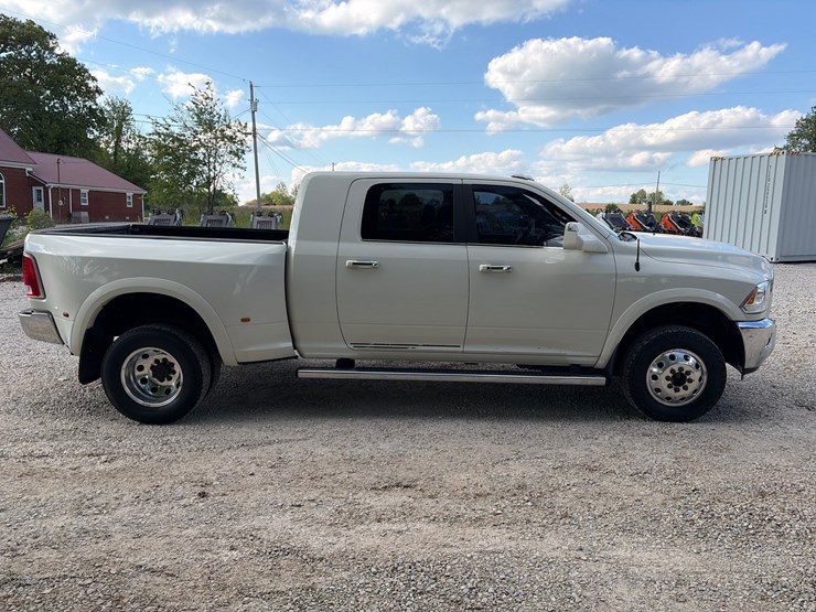 2017-dodge-3500-image-4