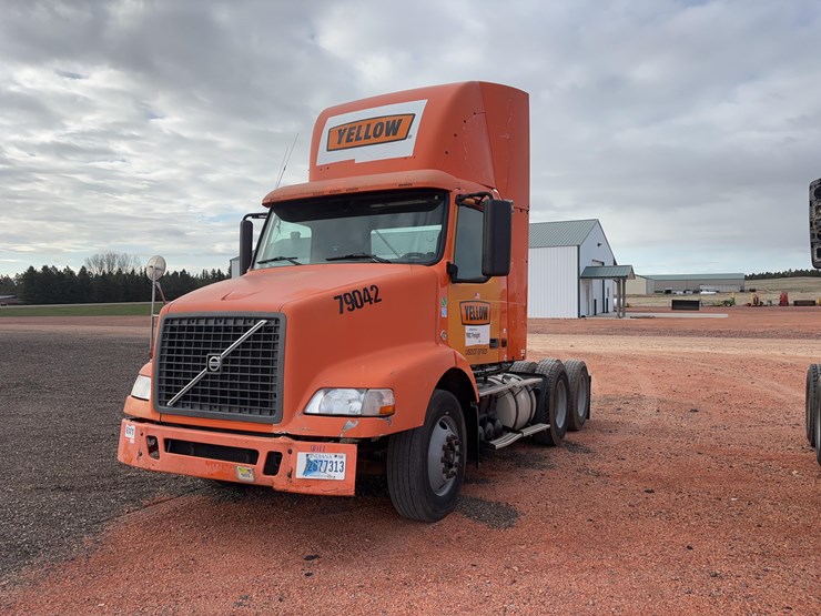 2007-volvo-vn-image-1