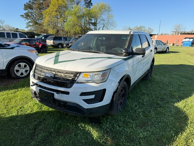 2016-ford-explorer-image-1