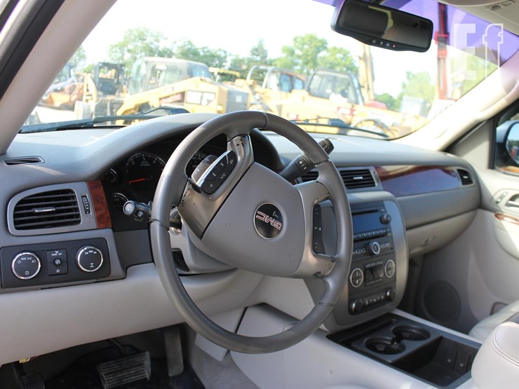 2010-gmc-yukon-xl-image-14