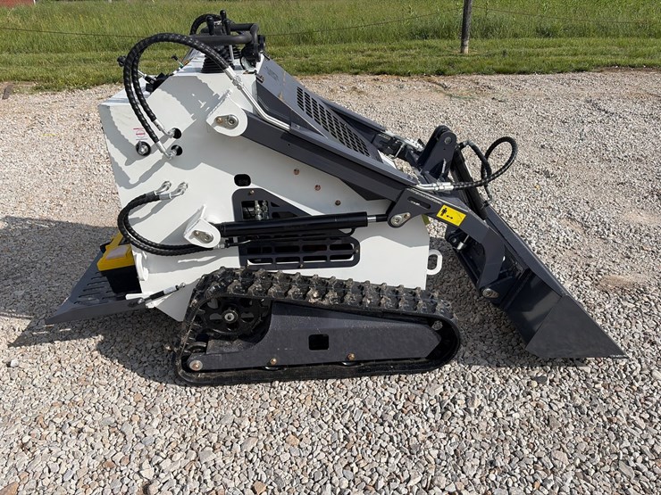 #211-•-unused-2026-zjg-zj-380-mini-skid-steer-loader-image-4