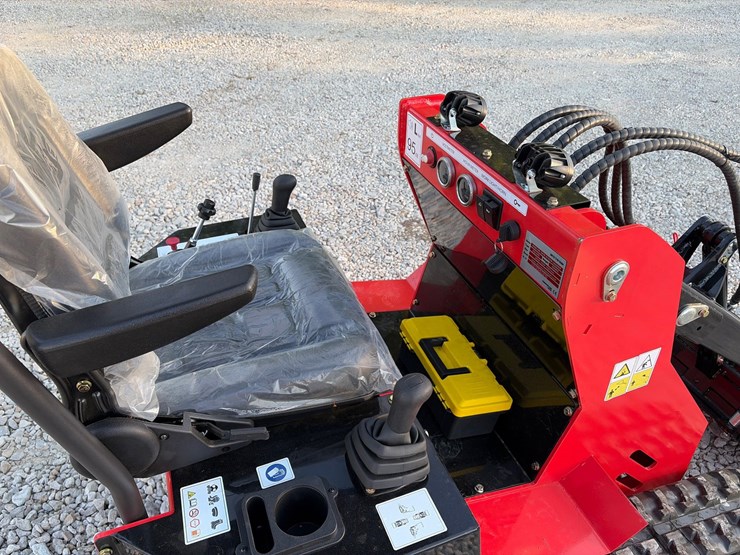#223-•-unused-2026-ssl580-ride-on-skid-steer-loader-image-5