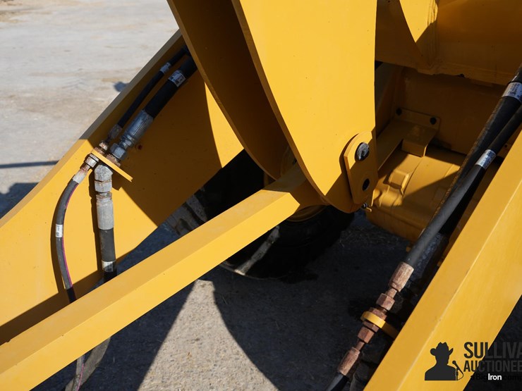 2022-caterpillar-926m-image-15