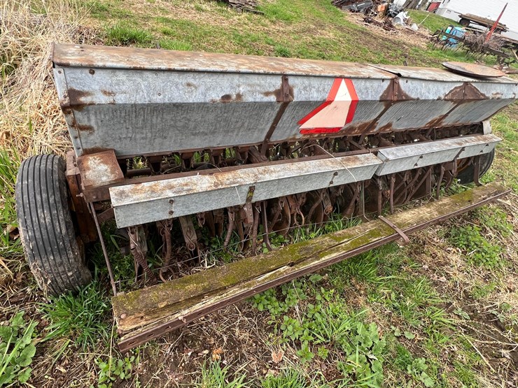 #9563-•-minneapolis-moline-10'-grain-drill-with-grass-seed-attachment-image-5