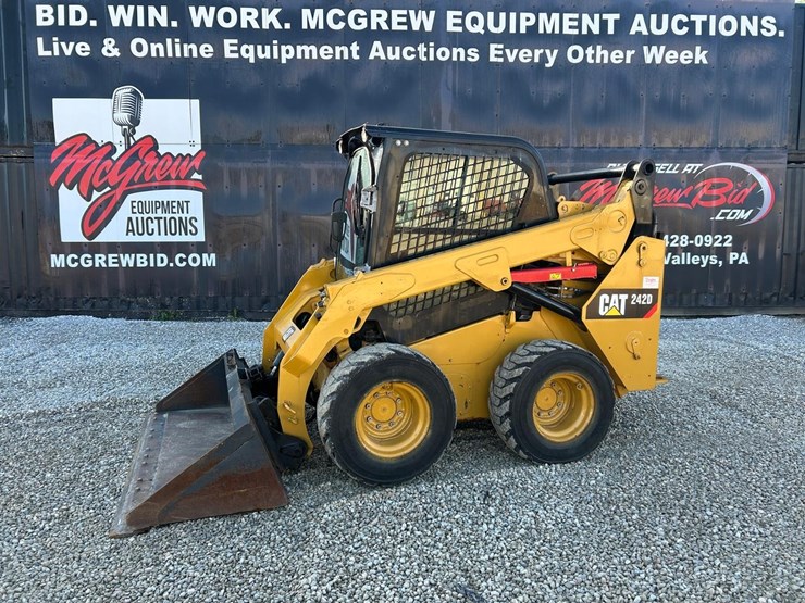 2019-caterpillar-242d-image-1