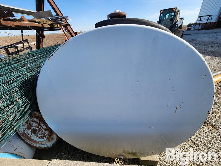 1000-gal-fuel-tank-&-pump-image-4