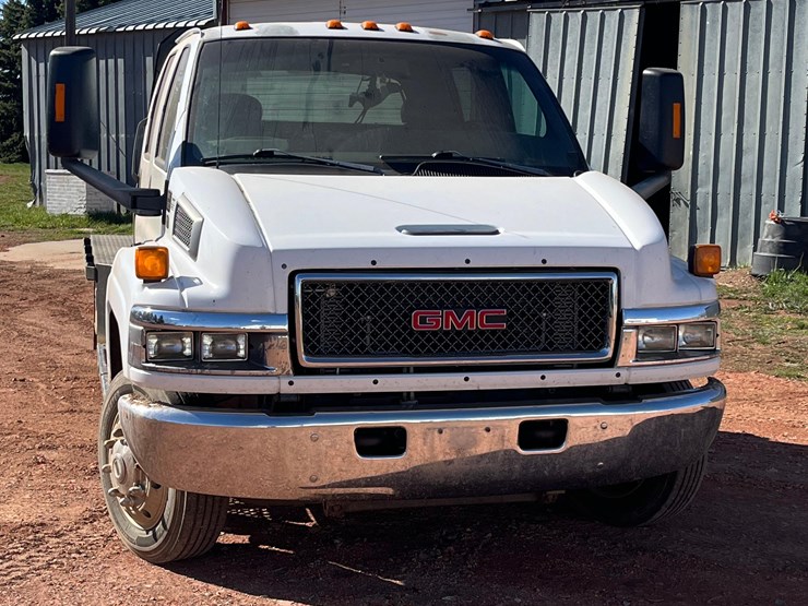 gmc-4500-truck-image-2