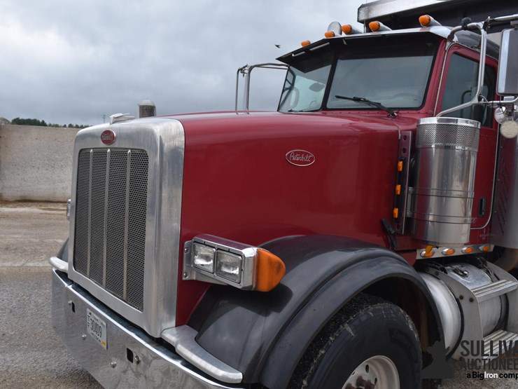 2011-peterbilt-367-image-10