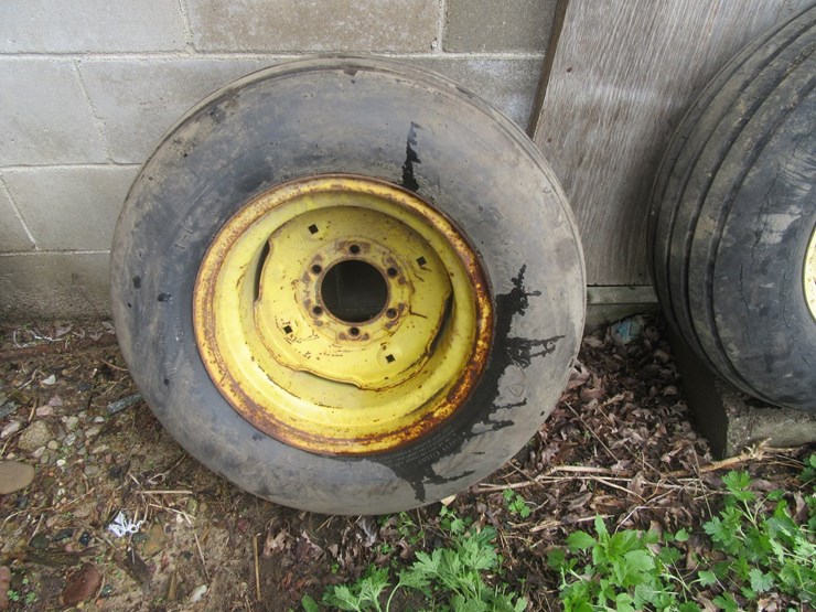 #9588-•-11l16-tire-and-rim-image-1