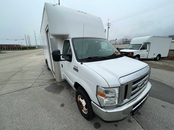2017-ford-e450-image-10