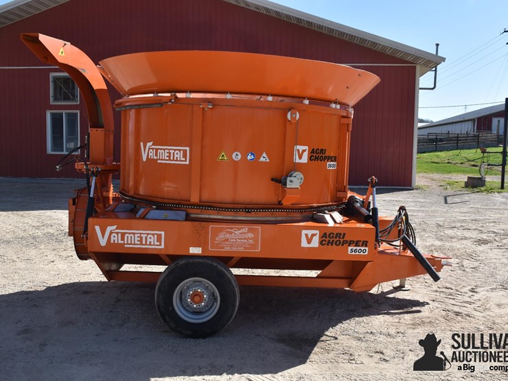 2023-valmetal-5600-pull-type-bale-chopper-image-4