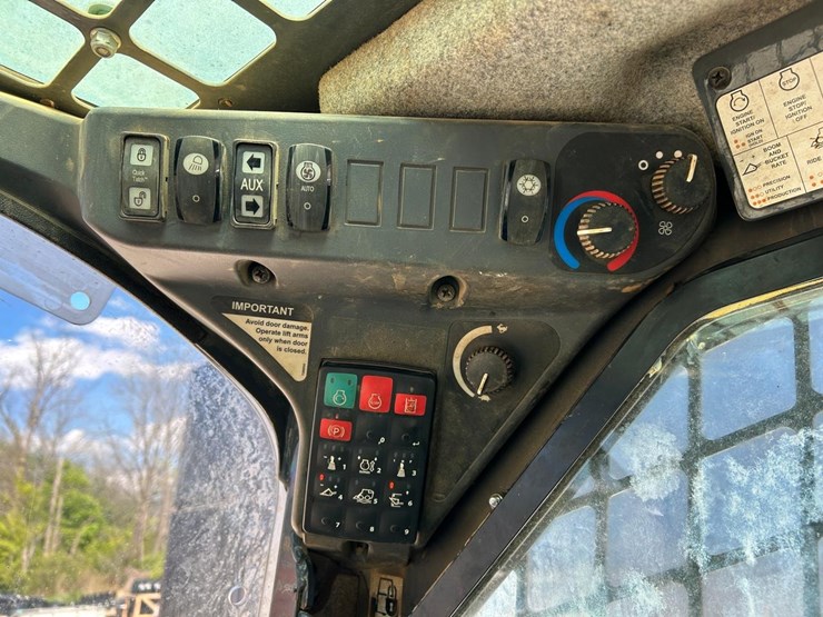 2019-deere-325g-image-21