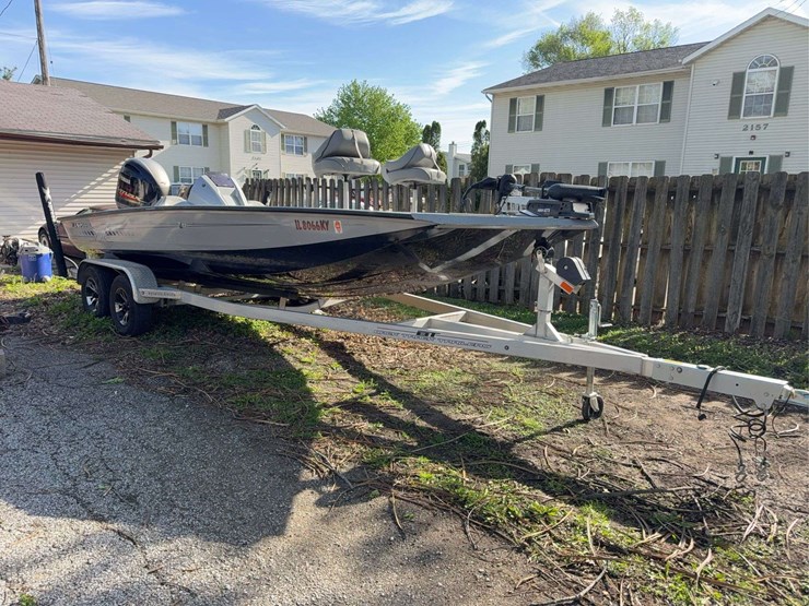 2020-express-fishing-boat-w/-yamaha-175-and-back-track-trailer-and-a-garmin-fish-finder-image-6