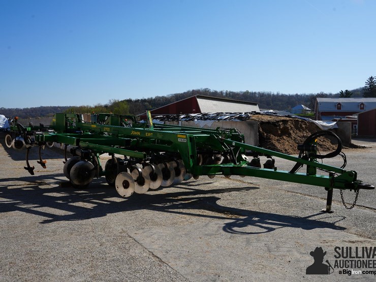 2011-john-deere-2700-image-3