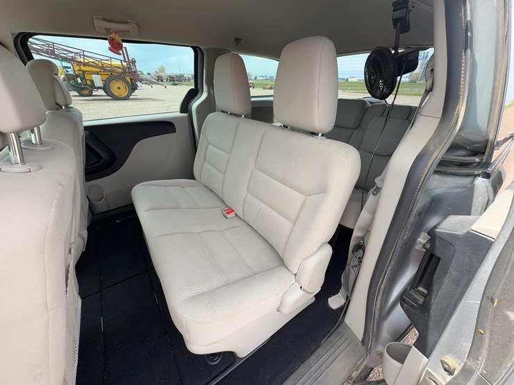 2015-dodge-grand-caravan-image-19