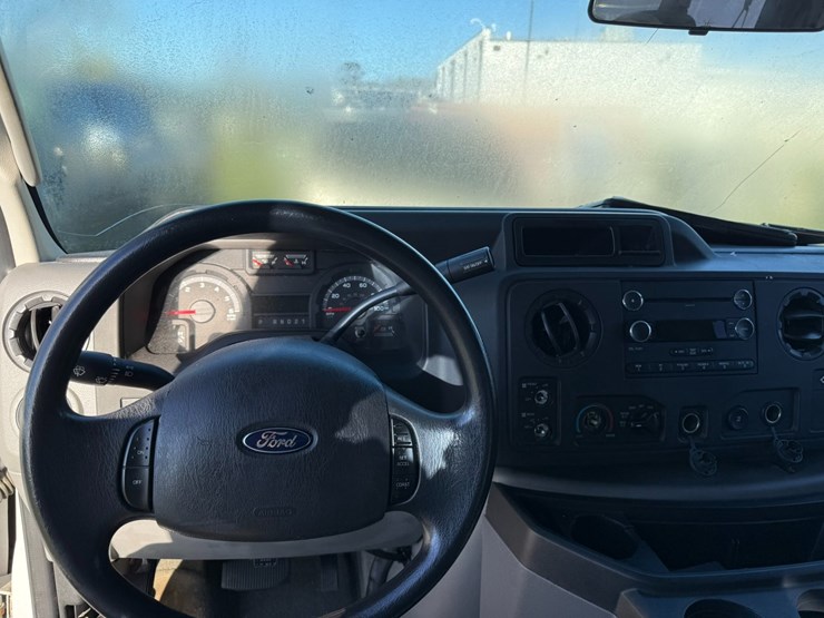 2014-ford-e350-image-36