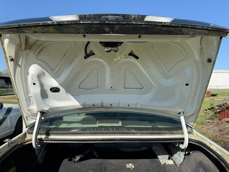 #42083-•-2010-ford-crown-victoria-sedan-vin:-2fabp7bv6ax133733-image-18