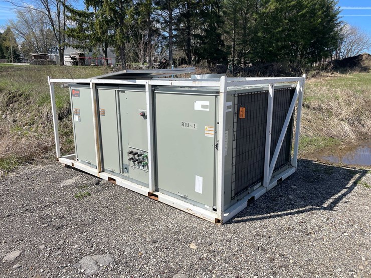 #6082-•-trane-combination-cooling-&-heating-unit-(kewaskum,-wi)-image-1