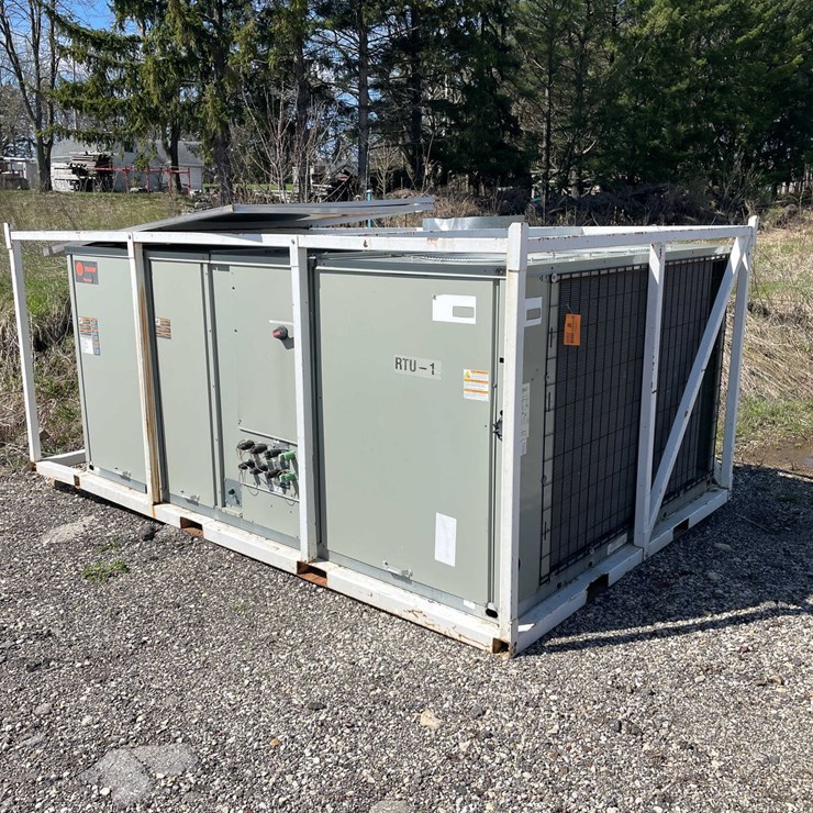 #6082 • Trane Combination Cooling & Heating Unit (Kewaskum, WI)