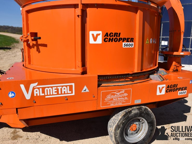 2023-valmetal-5600-pull-type-bale-chopper-image-13