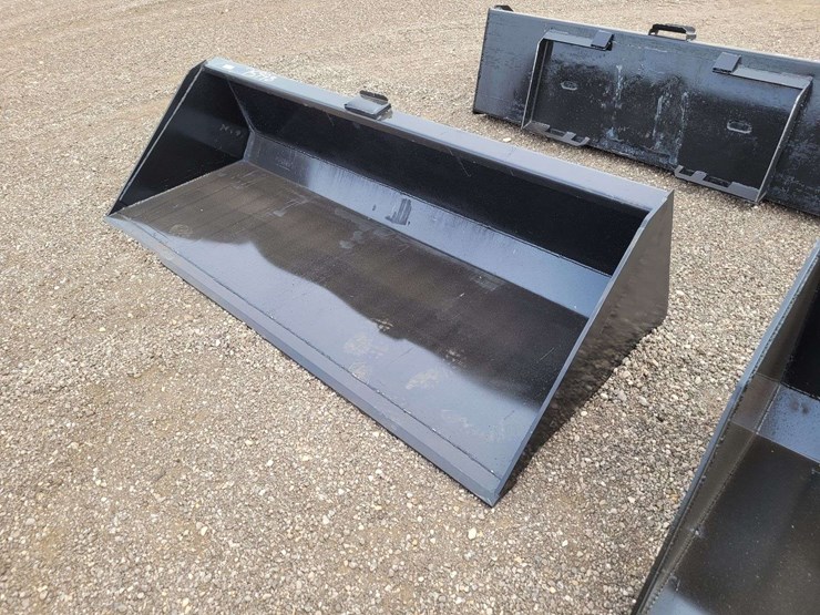 90in-qt-bucket-with-blade-image-2