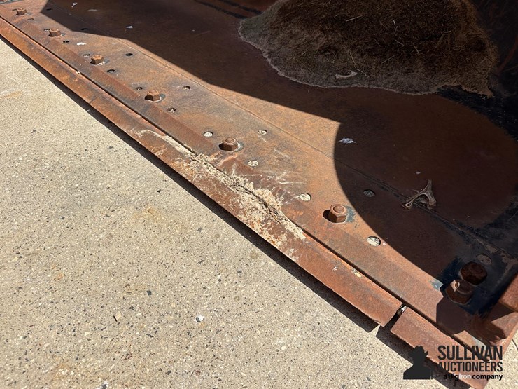 cat-wheel-loader-material-bucket-image-11