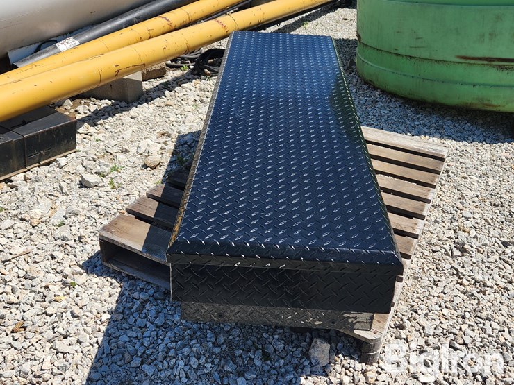 truck-bed-toolbox-image-2