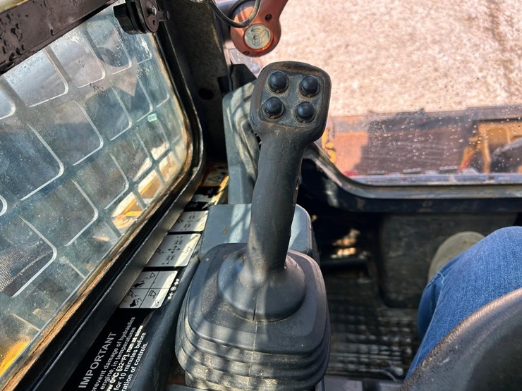 2019-deere-325g-image-24