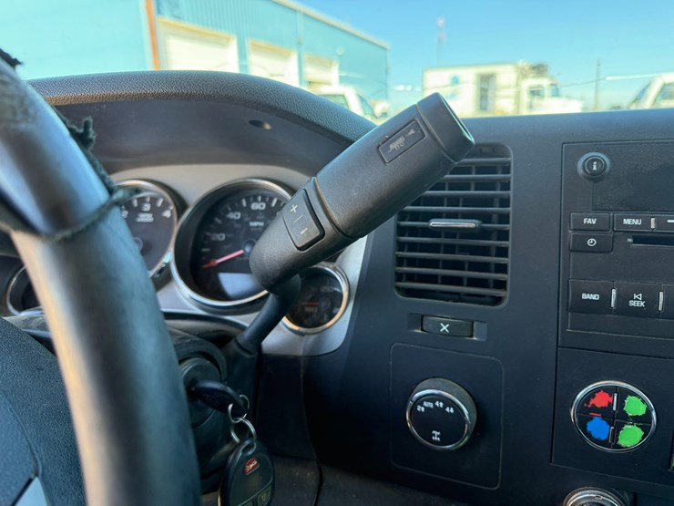 2013-chevrolet-1500-image-38