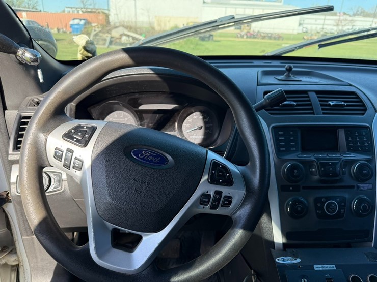 2013-ford-explorer-image-26