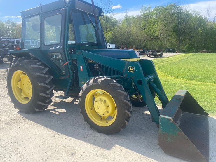 john-deere-2040-image-3