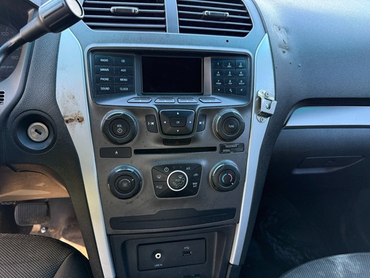 2014-ford-explorer-image-29