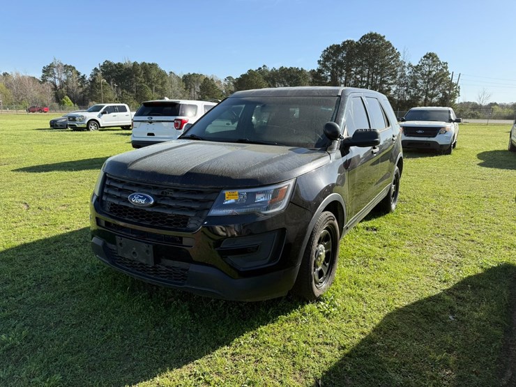 2016-ford-explorer-image-1