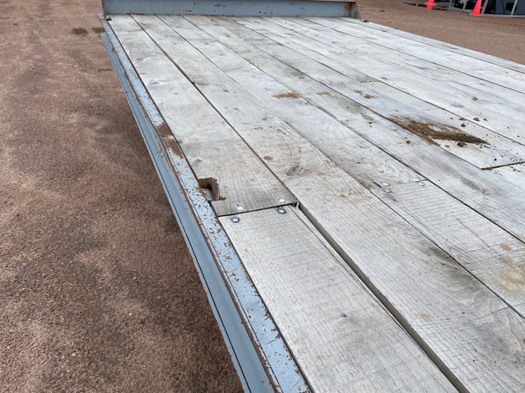 #366-•-1995-redi-haul-r25'-deckover-dovetail-trailer-(has-wi-title)-(nitke-yard-mosinee,-wi)-image-27