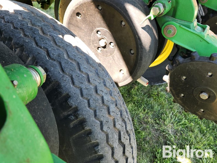 2004-john-deere-1790-ccs-image-13