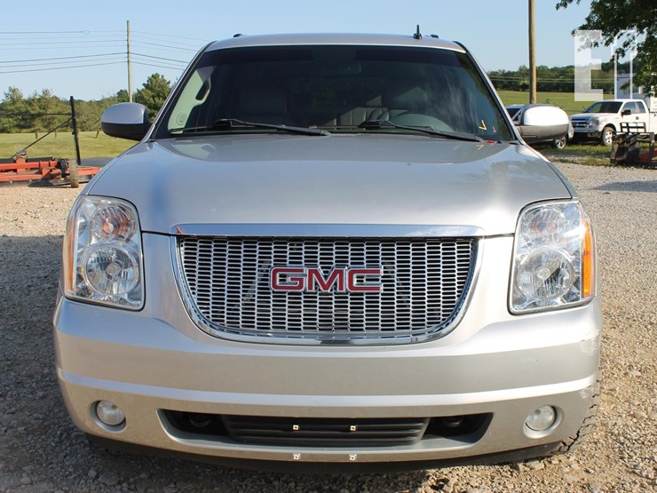 2010-gmc-yukon-xl-image-8