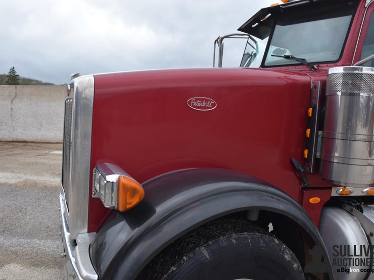 2011-peterbilt-367-image-14