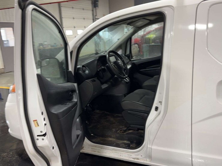 2020-nissan-nv200-image-9