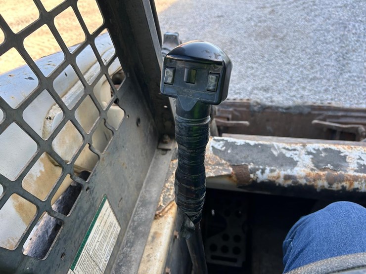 bobcat-s220-image-23
