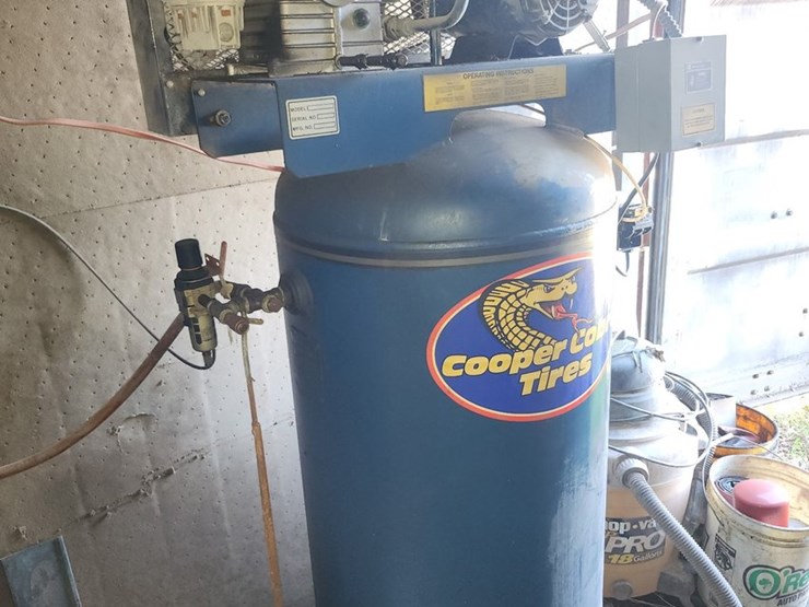 #4002-•-upright-air-compressor-(mauston,-wi)-image-1
