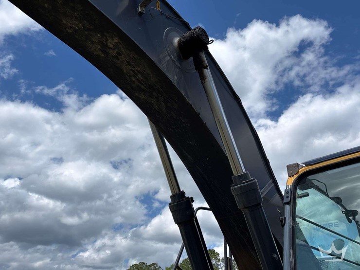 2019-deere-210g-image-16