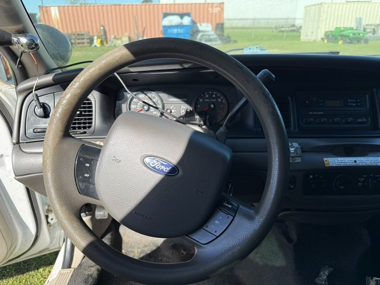 #42085-•-2010-ford-crown-victoria-sedan-vin:-2fabp7bv6ax138575-image-35
