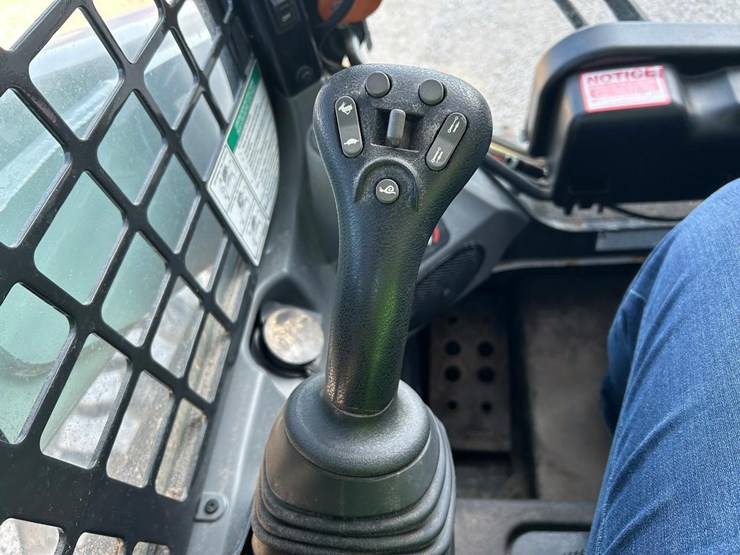 2023-bobcat-s770-image-27