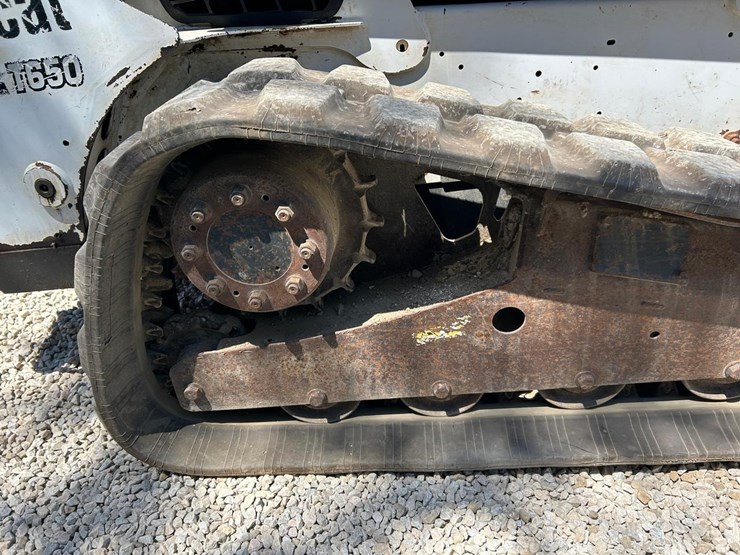 2015-bobcat-t650-image-13