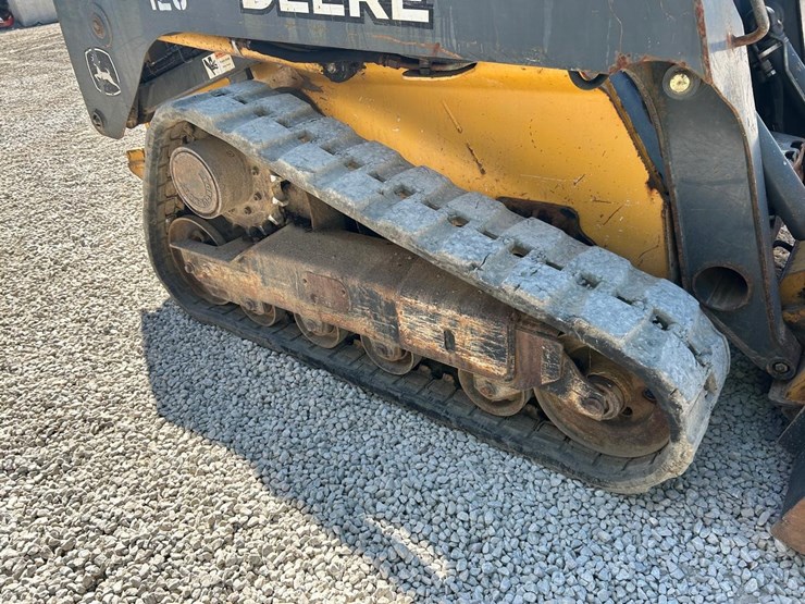 deere-323d-image-12