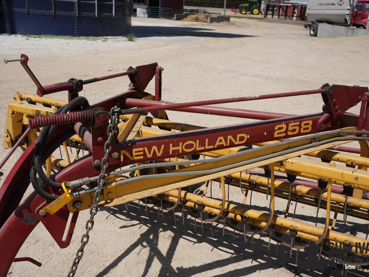 new-holland-258-image-11
