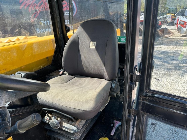 2018-jcb-525-60-image-17