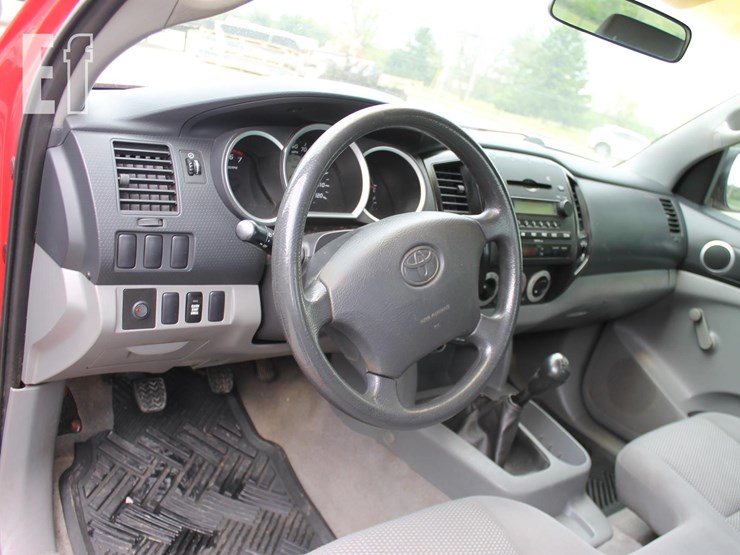 2005-toyota-tacoma-image-12