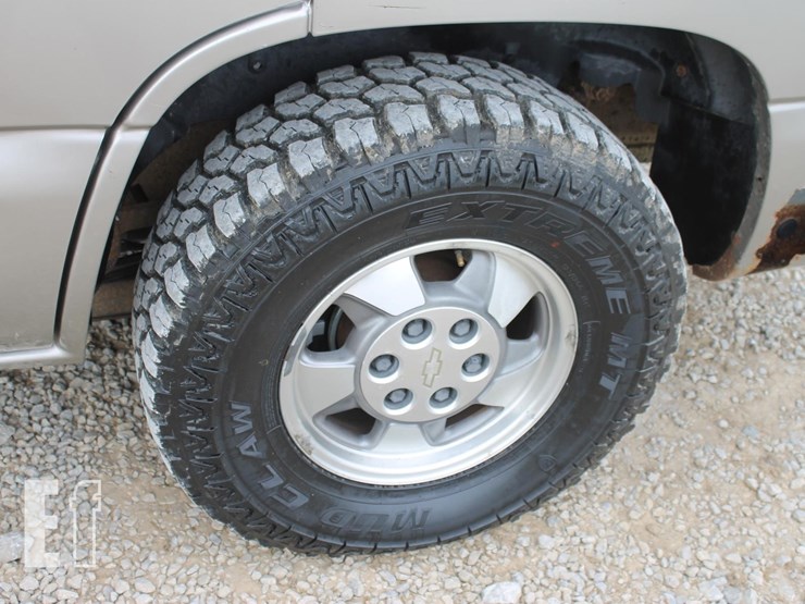 2003-chevrolet-tahoe-image-10